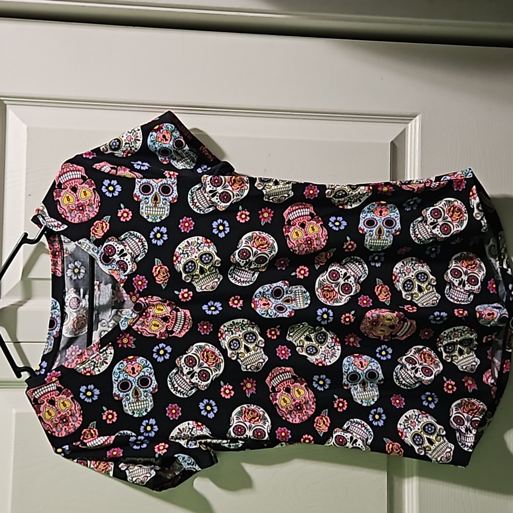 Skull tee